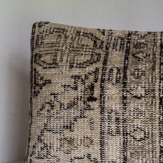 Marin Lumbar Pillow II - Detail