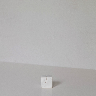 Mudi Marble Photo Holder Side View