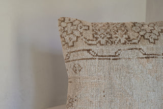 Garin Square Pillow Detail View