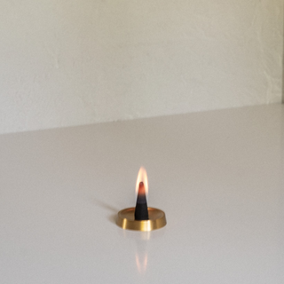 Thé Lavande No 7. Incense Cone Lit on Tengu Round Stand